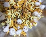 A picture of step 5 of Makhana bhel.