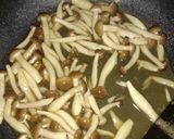 รูปขั้นตอนการทำที่ 4 ของ ผัดเห็ดใส่เต้าหู้เหลืองนิ่ม (Stir-Fried Mushrooms with Soft Yellow Tofu)