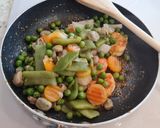 Foto del paso 5 de la receta: Menestra de verduras y gambones