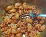 A picture of step 3 of Cheesy Mini Macaroni Pasta Pizza.
