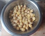 A picture of step 2 of Kadale Manoli Sukka.