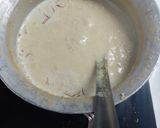 A picture of step 1 of Casar pista Malai kulfi.