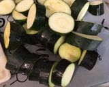 Une image de l'étape 2 de Courgettes grillées caramélisées aux épices espagnoles.
