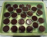 Foto langkah ke 3 dari resep Puding coklat Cup.