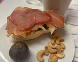 Foto del paso 3 de la receta Desayuno completo con higos y tostada