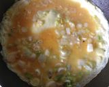 Foto langkah ke 2 dari resep Telur Dadar Daun Bawang.
