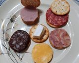 Foto del paso 1 de la receta: Picada con galletitas