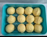 Foto langkah ke 3 dari resep Hotdog Bun Yogurt.