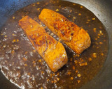Foto del paso 2 de la receta: Salmón en salsa de soja