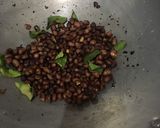 Foto langkah ke 2 dari resep Kacang daun jeruk sangrai tanpa minyak.