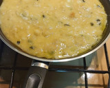 Foto del paso 3 de la receta: Tortilla de patatas, calabacín y cebolla. Muy melosa