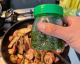 Foto del paso 4 de la receta: Tallarín saltado criollo con sobras de parrillada !