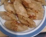 Foto langkah ke 7 dari resep Pan fried Gyoza.