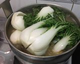 Foto langkah ke 3 dari resep Dried bok choy soup with chicken feet.
