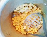 A picture of step 1 of Stuffed Capsicum with Garbanzo beans.