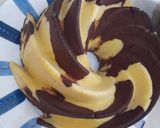 Foto langkah ke 8 dari resep Marble Cake praktis.