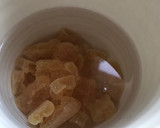 Foto del paso 3 de la receta: Hojaldre de frutas, piñones y limón confitado, sobre crema pastelera