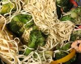 Une image de l'étape 4 de Wok de nouilles - crevettes - sésames 🇨🇳.