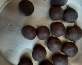 ચોકલેટ બોલ્સ (Chocolate Balls recipe in Gujarati) રેસીપી સ્ટેપ1ફોટો