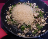 Foto del paso 4 de la receta: Timbal de arroz con champiñones espárragos y crujiente de jamón