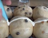 A picture of step 14 of Hot cross buns.