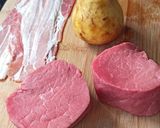 Une image de l'étape 1 de Tournedos lardés à la poire façon Rossini.
