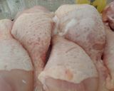 Foto del paso 5 de la receta: Muslitos de pollastre, especias y prebes vermells - Pollo con especias y pimientos rojos en su salsa