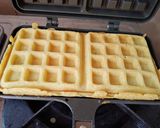 Foto langkah ke 8 dari resep Belgian Waffle👩‍🍳.