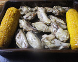 Foto del paso 6 de la receta: Maíz con alitas de pollo al horno