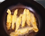 Hình bước làm 1 của món Há cảo cuộn xúc xích