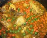 Foto del paso 3 de la receta: Cau cau de pollo con papa a la huancaína 😋