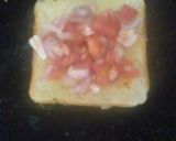 A picture of step 2 of Onion tomato cheesey toast.