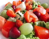Hình bước làm 1 của món 💚 Salad Trái Cây, Feta & Hồ Đào Sốt Sữa Chua