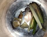 A picture of step 1 of Saoto soup.