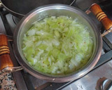 Foto del paso 5 de la receta: Alubias blancas con coles y doble sofritada