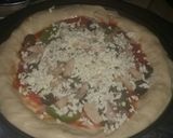 A picture of step 3 of Chicken,vegetable and cheese pizza.