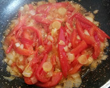 Foto del paso 4 de la receta: Merluza en salsa de pimientos con gambas y espinacas