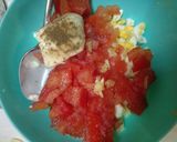 Фото кроку 4 до Салат с помидорами, яйцом и сыром.