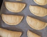 A picture of step 15 of Meat pie.
