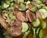 Foto del paso 4 de la receta Muslos de pollo deshuesados con calabacín