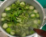 Foto langkah ke 5 dari resep Sayur Bening Bayam dan Oyong.