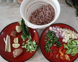Foto langkah ke 2 dari resep Tumis Cumi Pelangi.