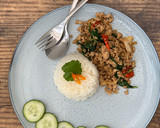 A picture of step 9 of Minced pork stir-fry with basil and chillies.