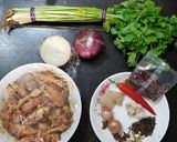 A picture of step 2 of Spicy Chicken Pot 麻辣雞煲.