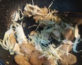 Foto langkah ke 5 dari resep Mie Goreng Seafood ala Resto Chinese Food.
