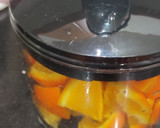 Foto del paso 1 de la receta: Bizcocho esponjoso de naranja con chocolate