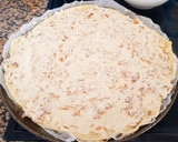 Foto del paso 3 de la receta: Pizza de peras, gorgonzola, avellanas, cebolla y miel 🔥🔥🔥