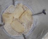 Foto langkah ke 2 dari resep Banana Choco Oat Brownies.