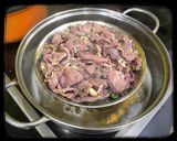 Hình bước làm 2 của món Nghé hấp bia cuốn rau cải