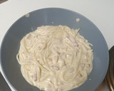 Foto del paso 4 de la receta: Espaguetis con bacon, cebolla y queso Philadelphia